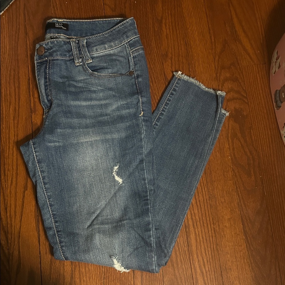1822 Denim Women's Blue Jeans Frayed hem distressed 10/30